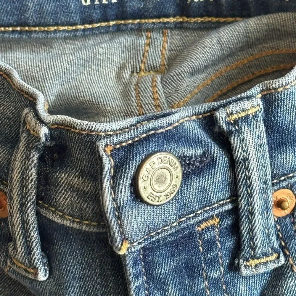 GAP DISTRESSED SKINNY JEANS. 3 YEARS OLD.
